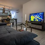 Palm Court Luxe Stay