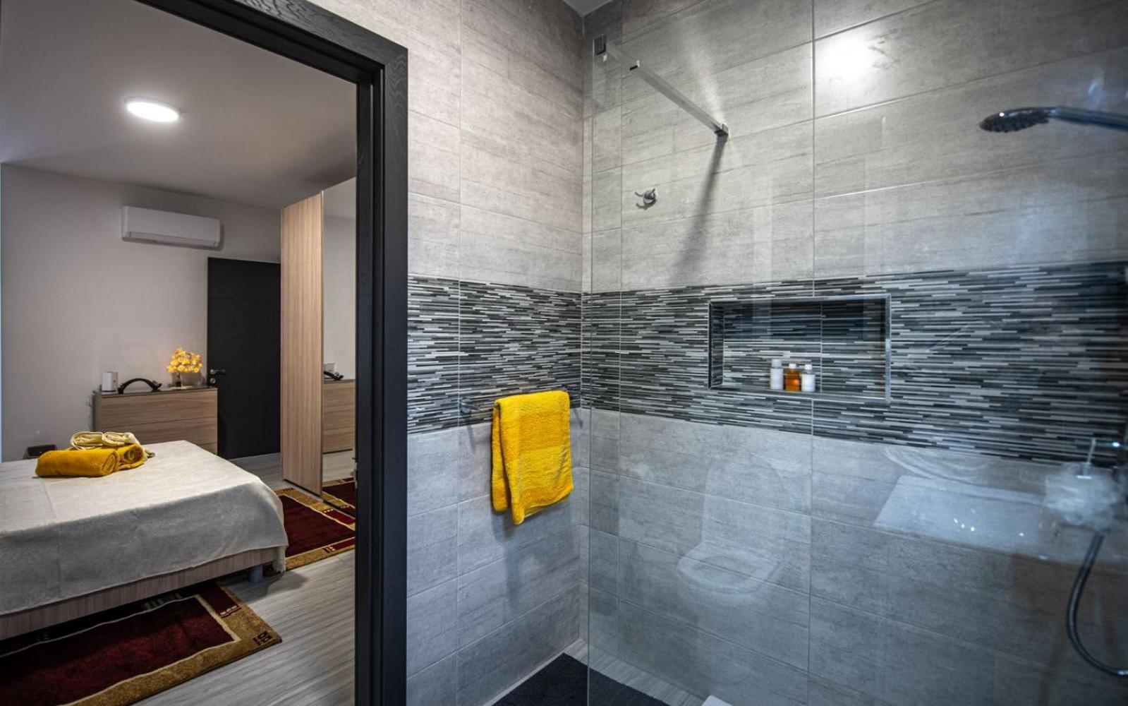 Palm Court Luxe Apartment *